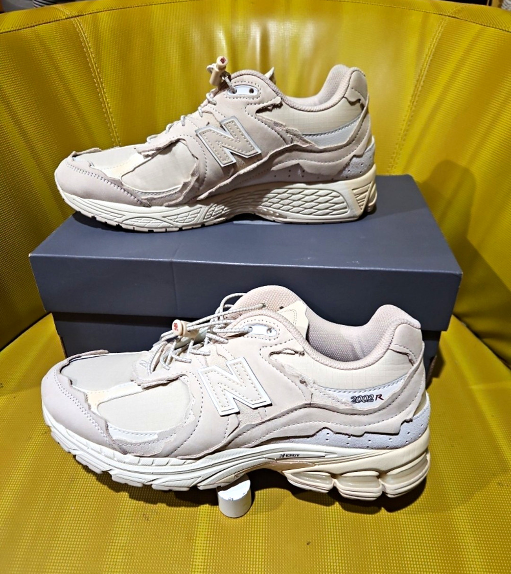 New Balance 2002R Men's Beige Low Top Lace-Up Athletic Sneaker Solid